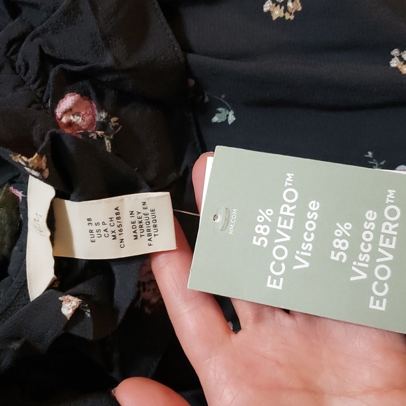 H&M Ruffle Neckline Dress - Picture 2 of 4